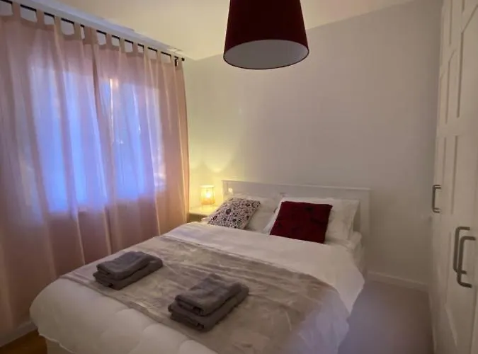 Aurora Apartment, Apartman