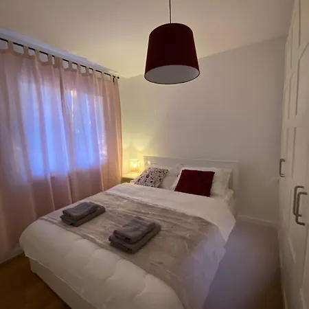 Aurora Apartment, Apartment