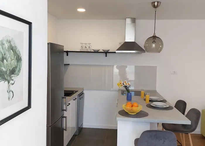 Aurora Apartment, Apartment *